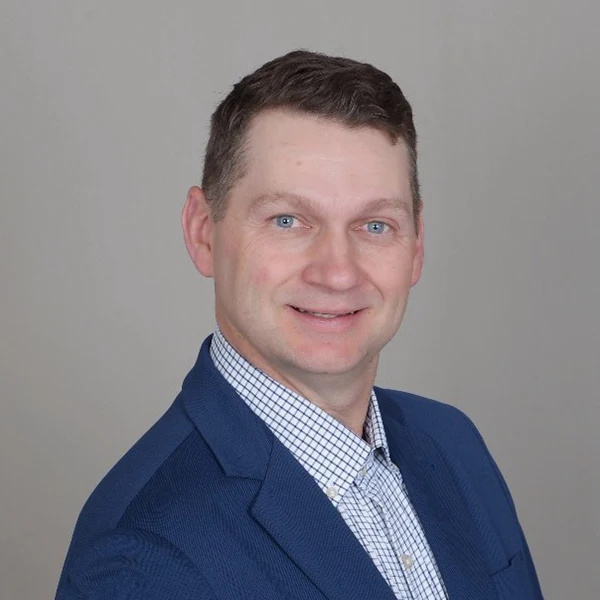 Portrait photo of Dr. Eric Handley